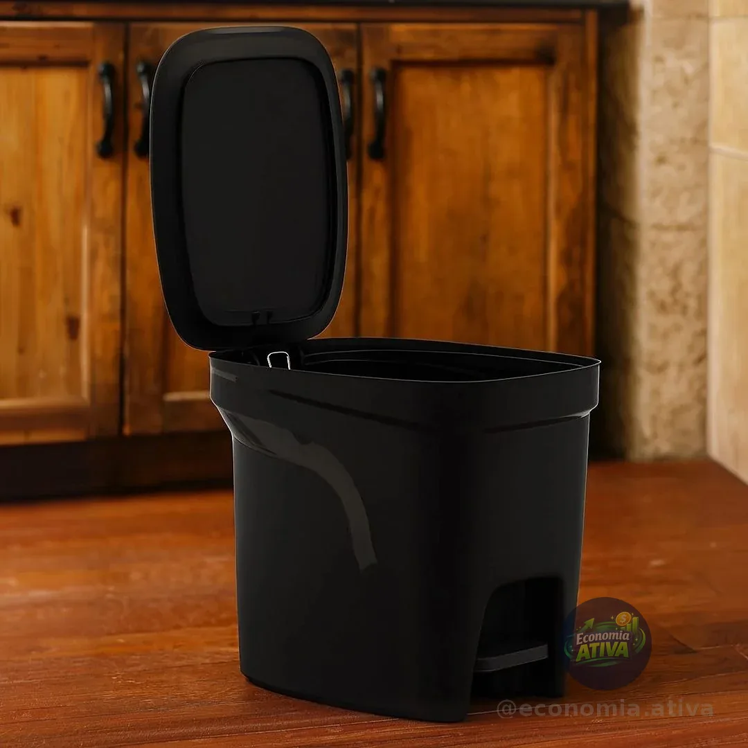 Lixeira Tramontina Compact Pedal em Polipropileno Preto com Haste em Aço Galvanizado 7 L