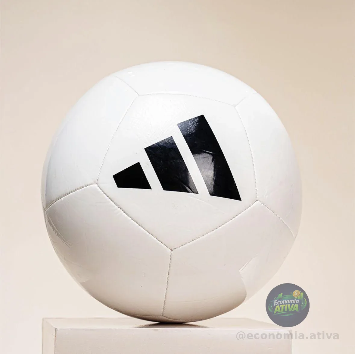 Bola de Futebol Campo Adidas Adiversal