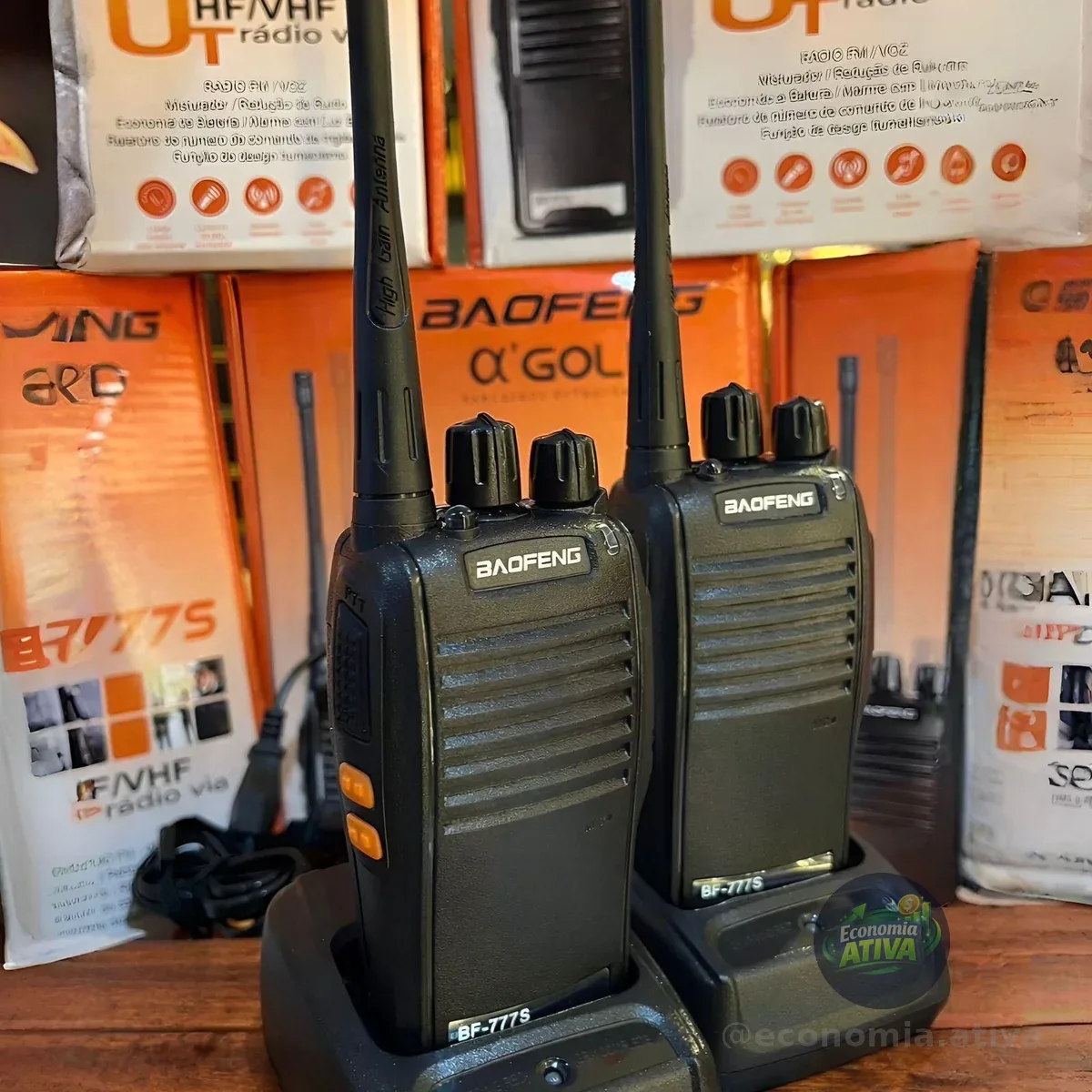 Kit Par 2 Radio Baofeng 777s Walk Talk Comunicador 16 Canais Preto 127/220v