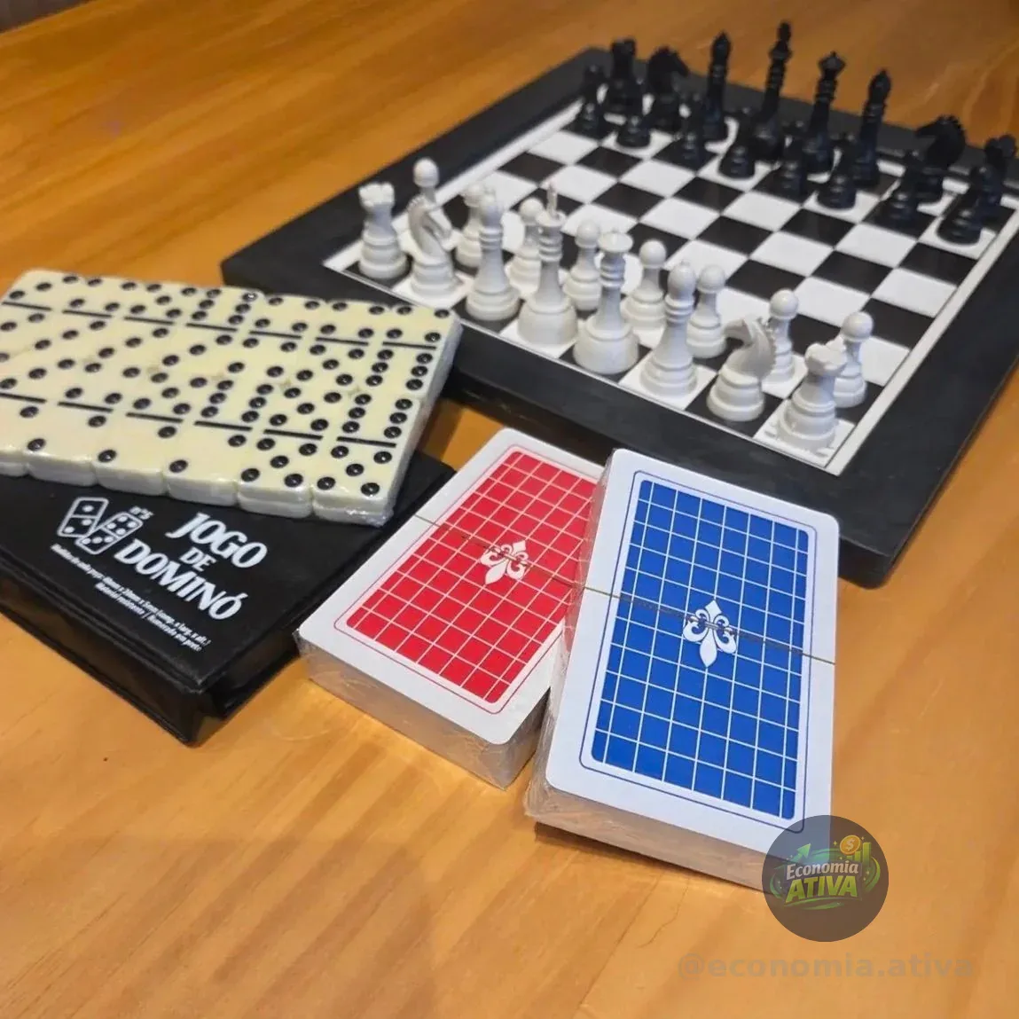 Kit 2 Baralhos, Dominó De Osso E Xadrez