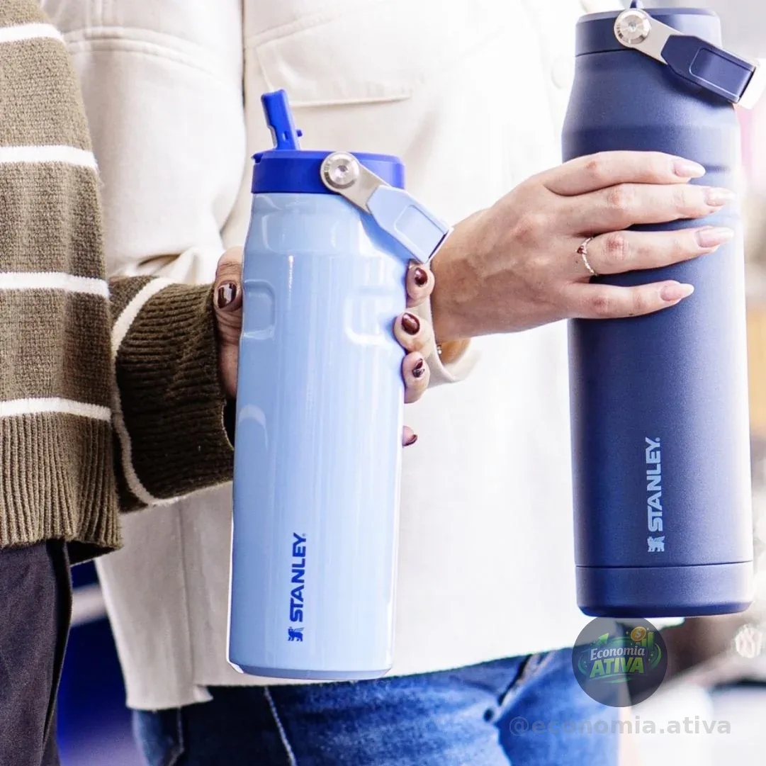 Garrafa Térmica Aerolight Flip Straw 710 Stanley