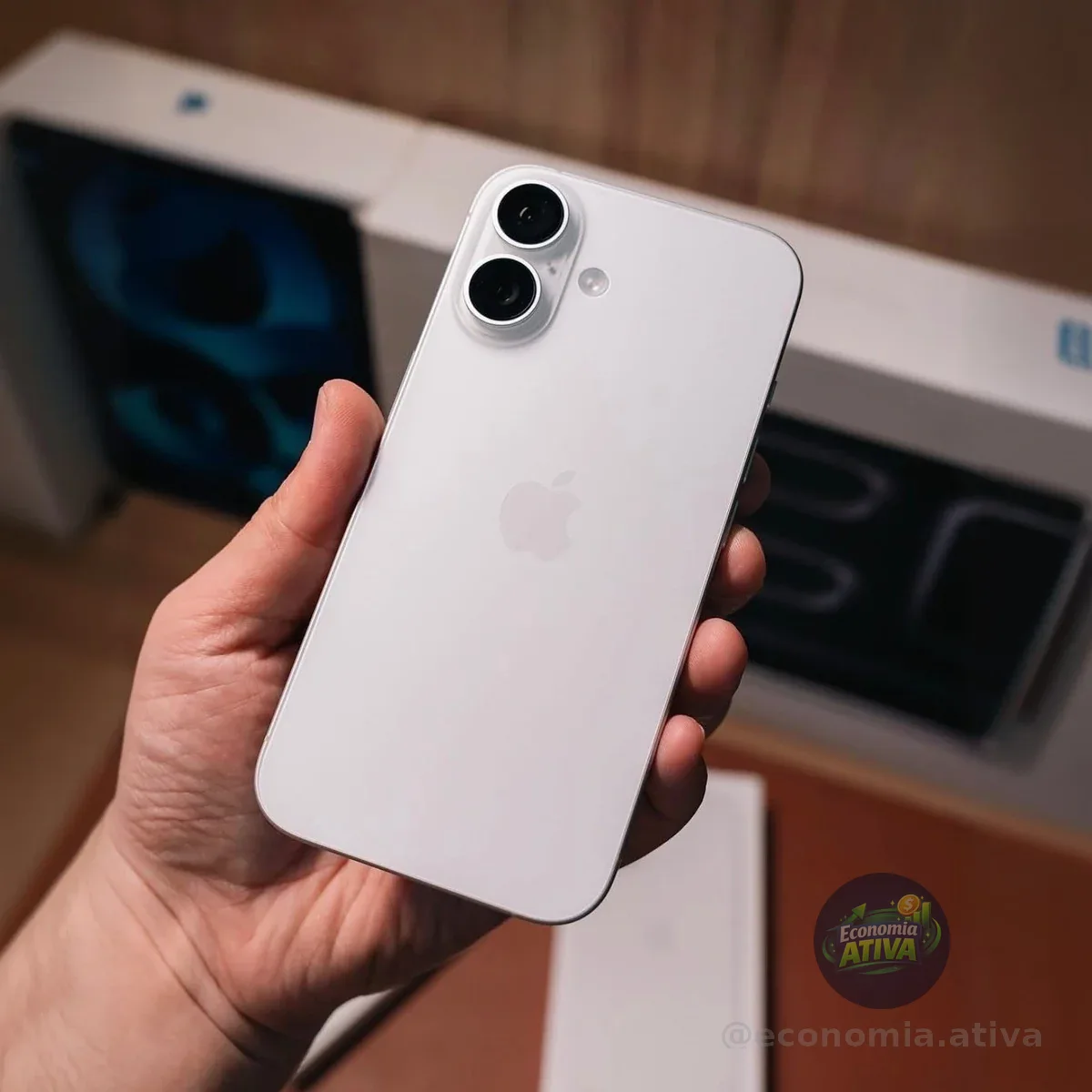 Apple iPhone 16 (256 GB) – Branco