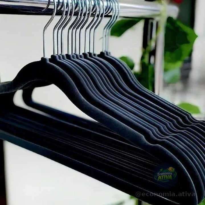 Kit com 10 Cabides de Veludo  Antiderrapante