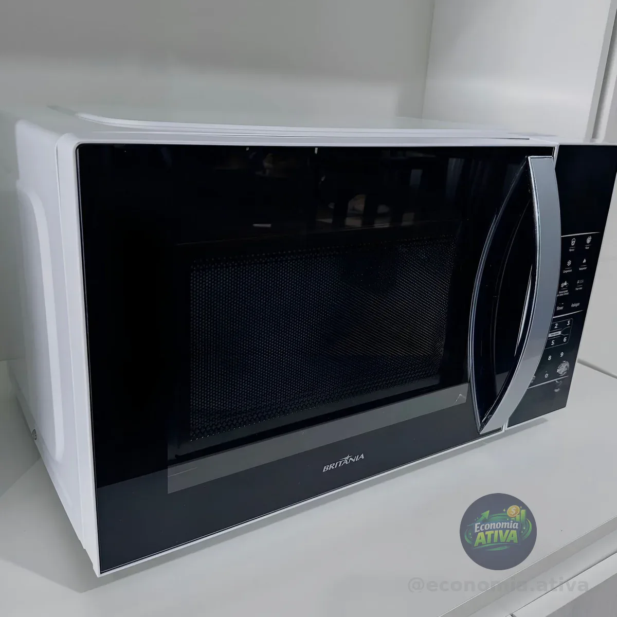 Micro-ondas Britânia 28L Espelhado Pintura Limpa Fácil