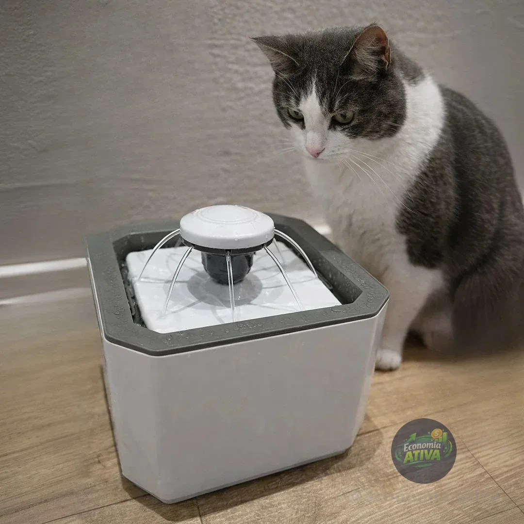 Bebedouro Fonte Automática Para Cães E Gatos Pet 2,5l Usb 127/220v Branco