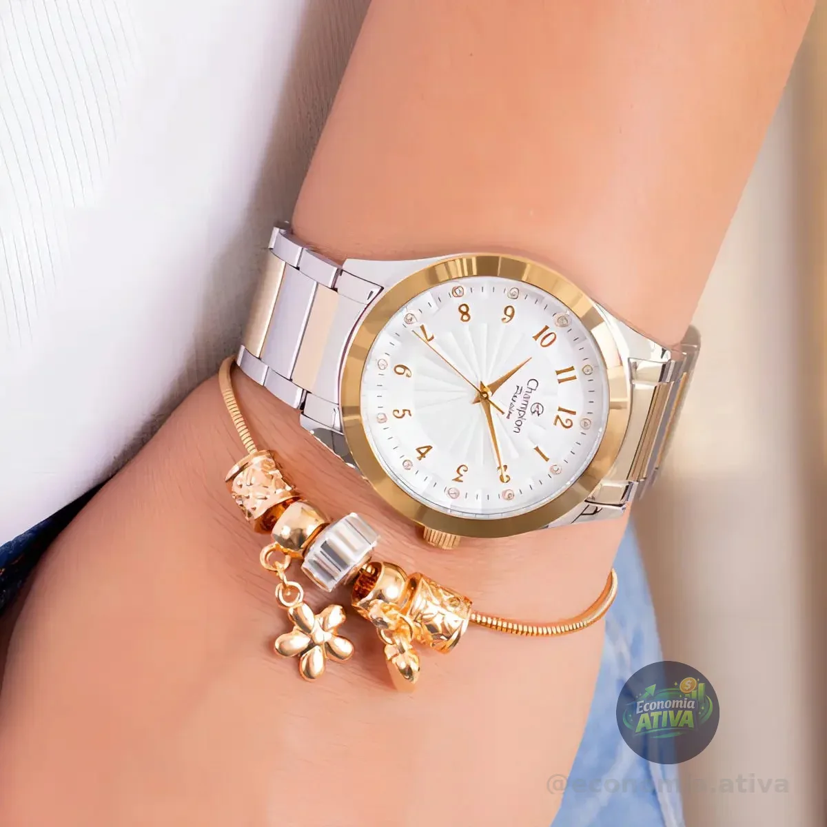 Relógio Champion Feminino Bicolor De Aço, Com Pulseira De Berloques E Mostrador Analógico Dourado