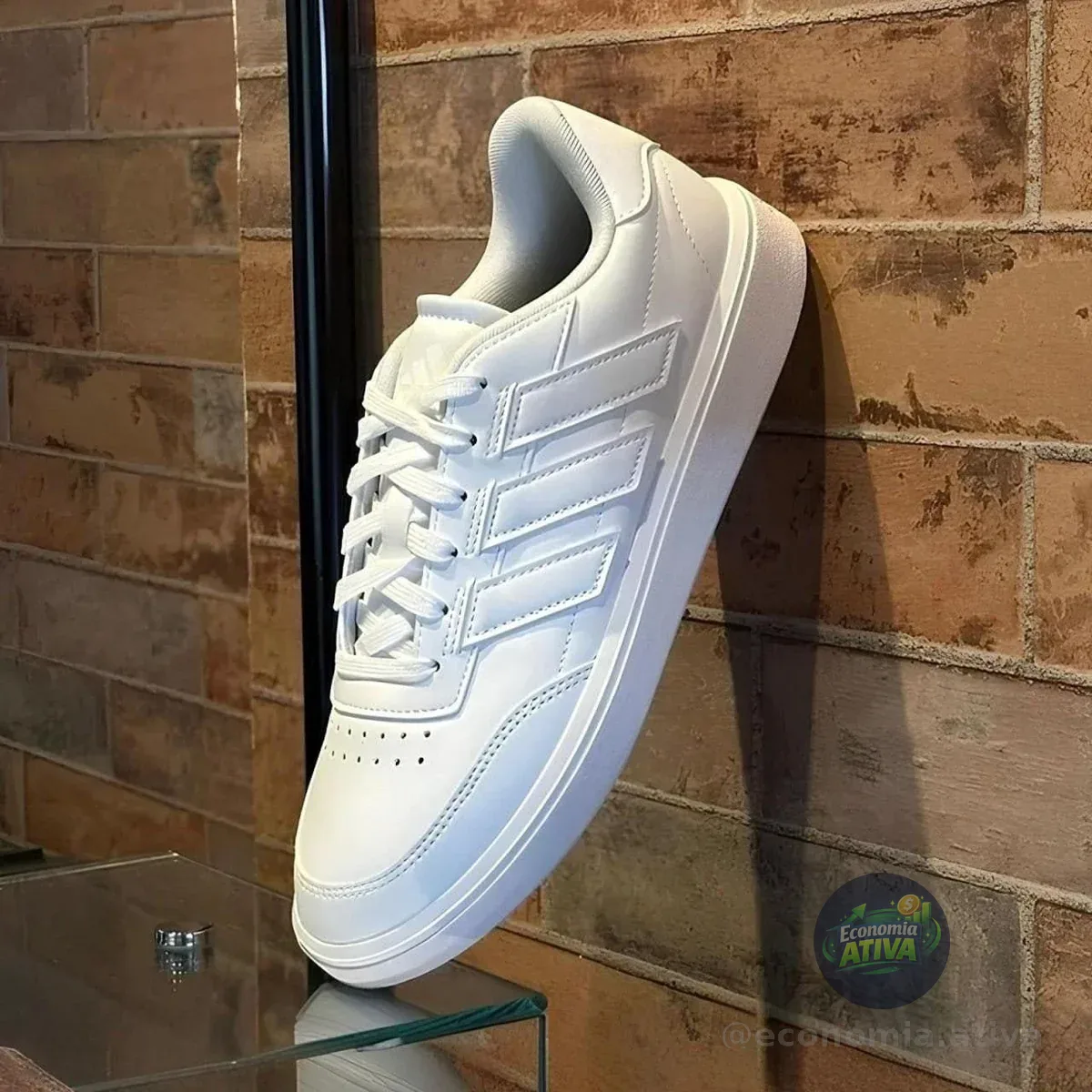 Tênis Adidas Courtblock