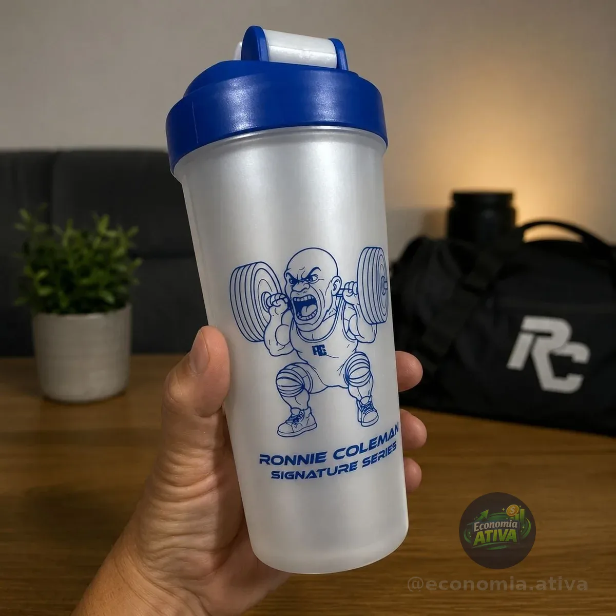 Coqueteleira Shaker Ronnie Coleman De 600ml Para Academia Branco