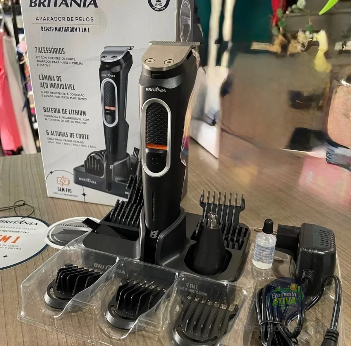 Aparador De Pelos Bap21p Multigroom 7 Em 1 Britânia Bivolt Preto 127/220v