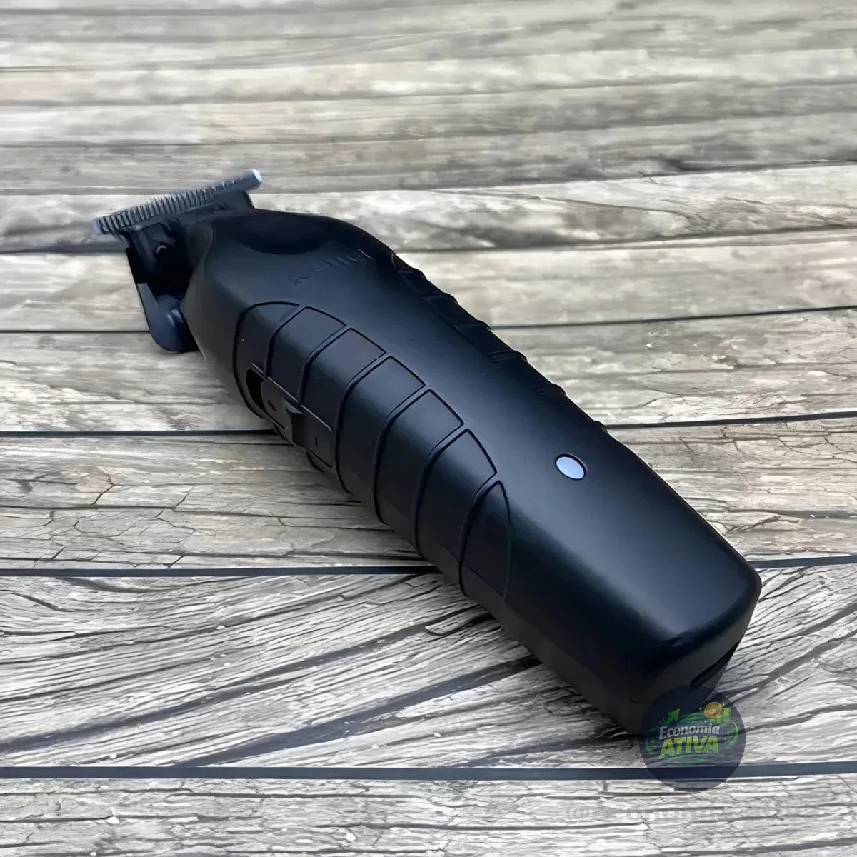 Máquina De Cortar Cabelo Kemei Km-2299 Profissional Com Carregamento Usb Preto 127/220v