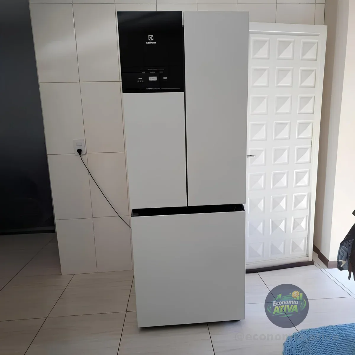 Geladeira Electrolux Frost Free Inverter 480L Efficient AutoSense 3 Portas Branca (IM7) (220, Volts)
