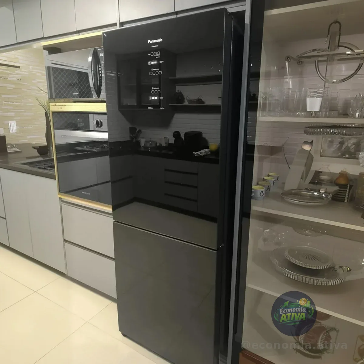 Geladeira Intuitive+ Panasonic BB65 Frost Free Inverter 467L Black Glass - NR-BB65GV7BA 127V