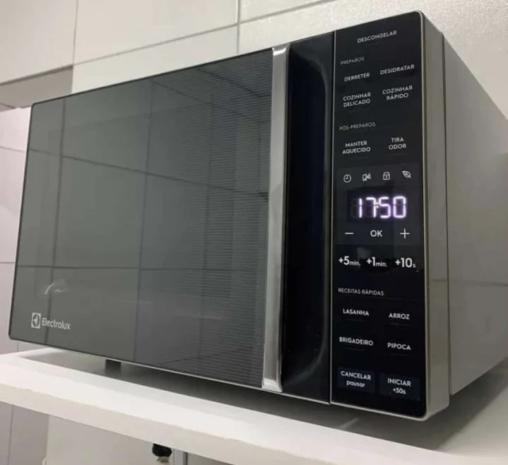 Micro-ondas Electrolux 23L Inox Efficient com Descongelamento Assistido 220v ME23S