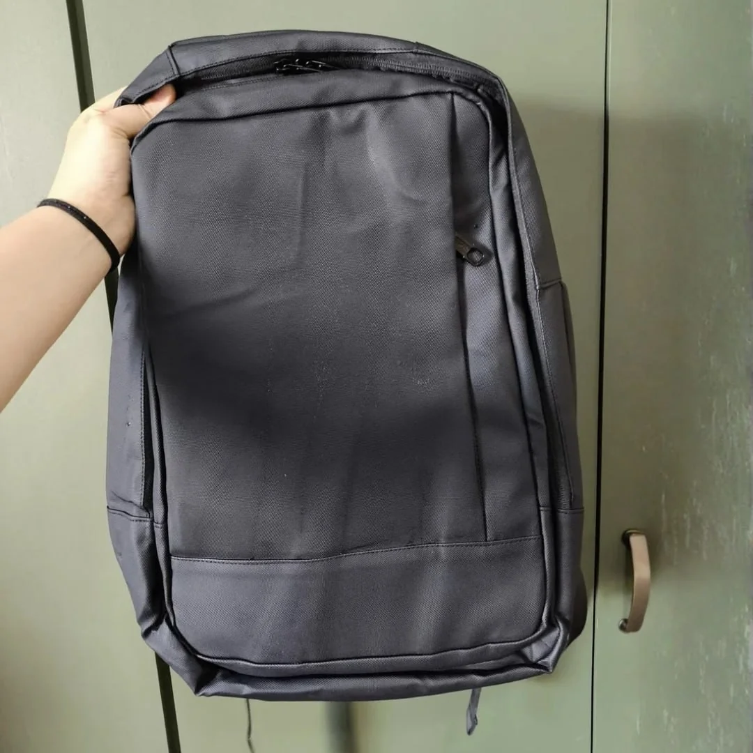 Mochila Dos Homens Com Faixa Impermeável Para Expansão Preto Liso