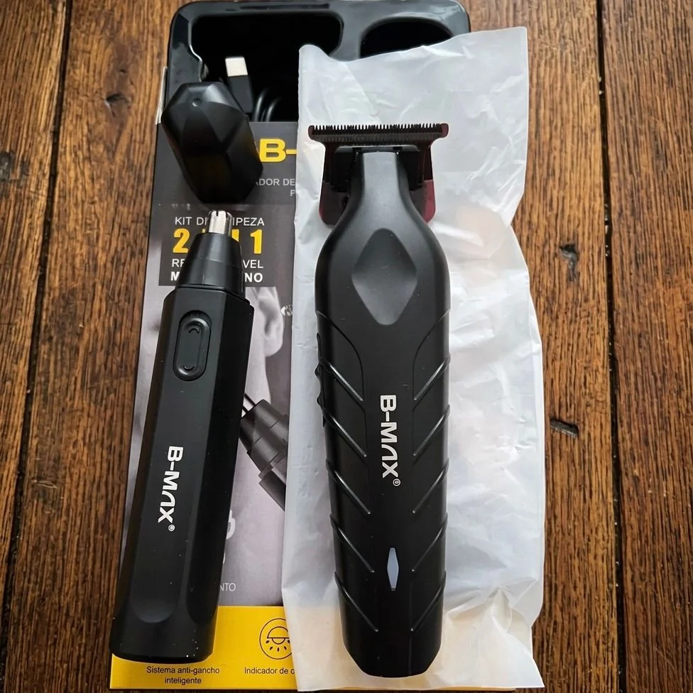 Máquina De Corte Acabamento Profissional Com Aparador Cabelo Pelo Barbear Sem Fio Preto 127/220v