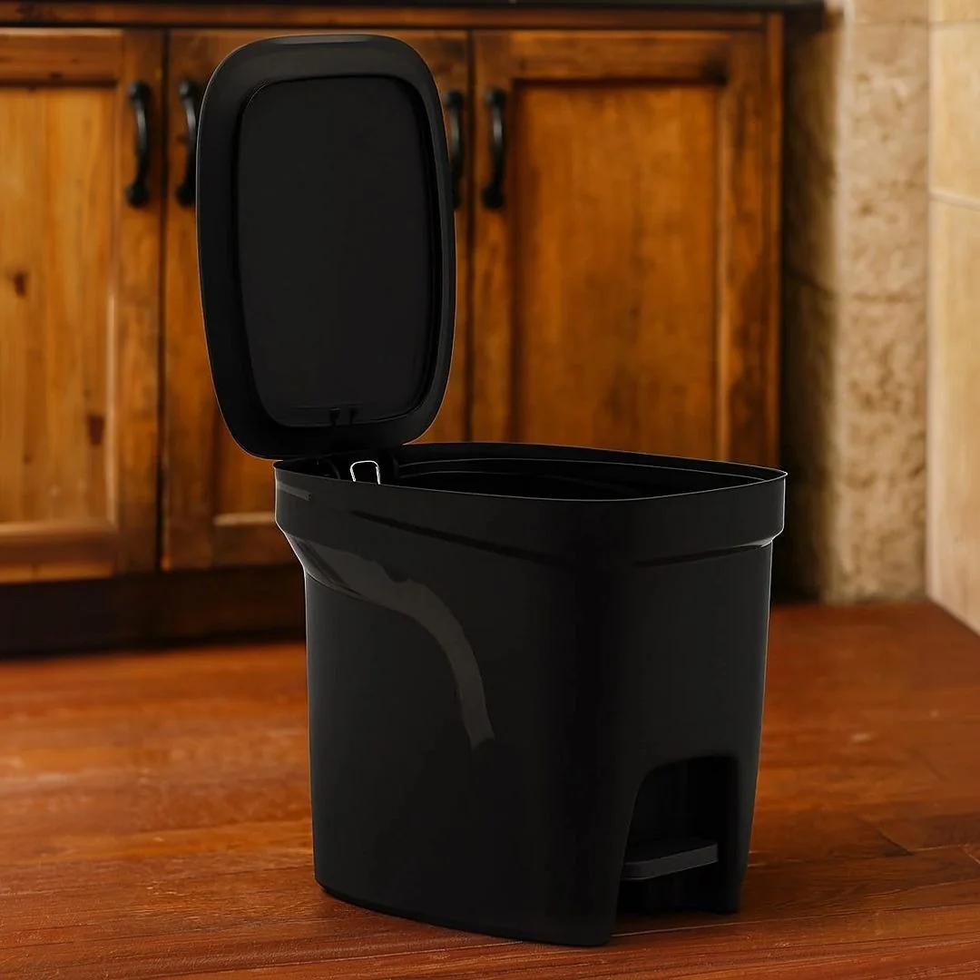 Lixeira Tramontina Compact Pedal em Polipropileno Preto com Haste em Aço Galvanizado 7 L