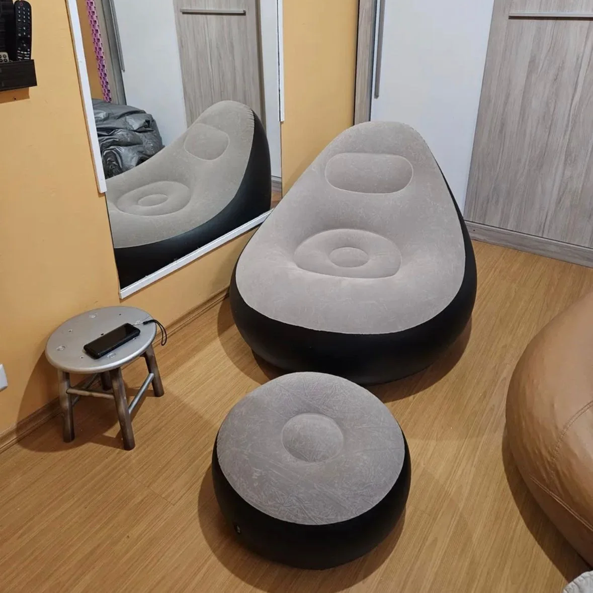 Poltrona Inflável Ultra Lounge Com Pufe Sofá Preguiçoso Cor Marrom