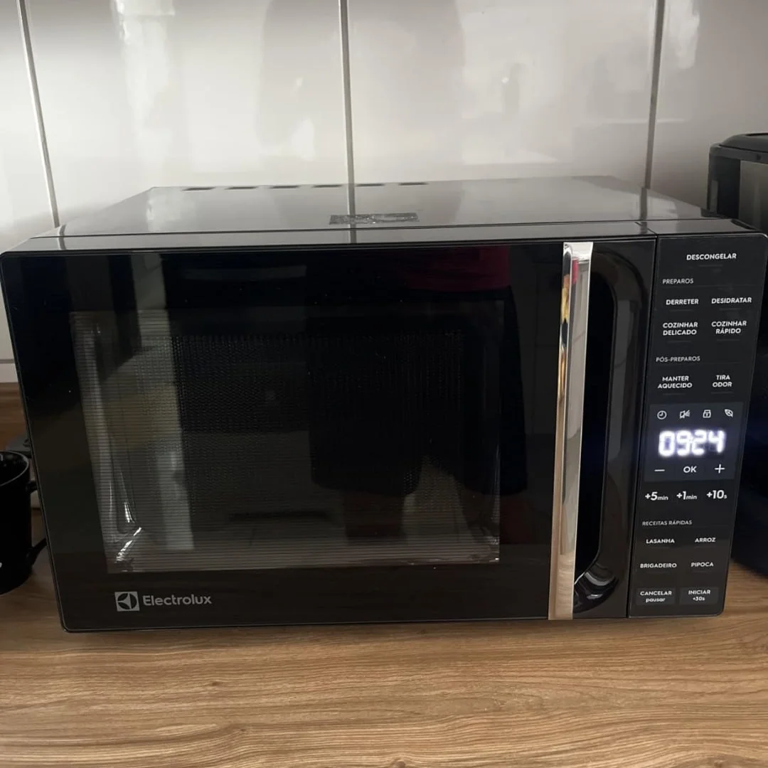 Micro-ondas Electrolux 23l Preto Efficient Com Descongelamento Assistido (me23p 220v
