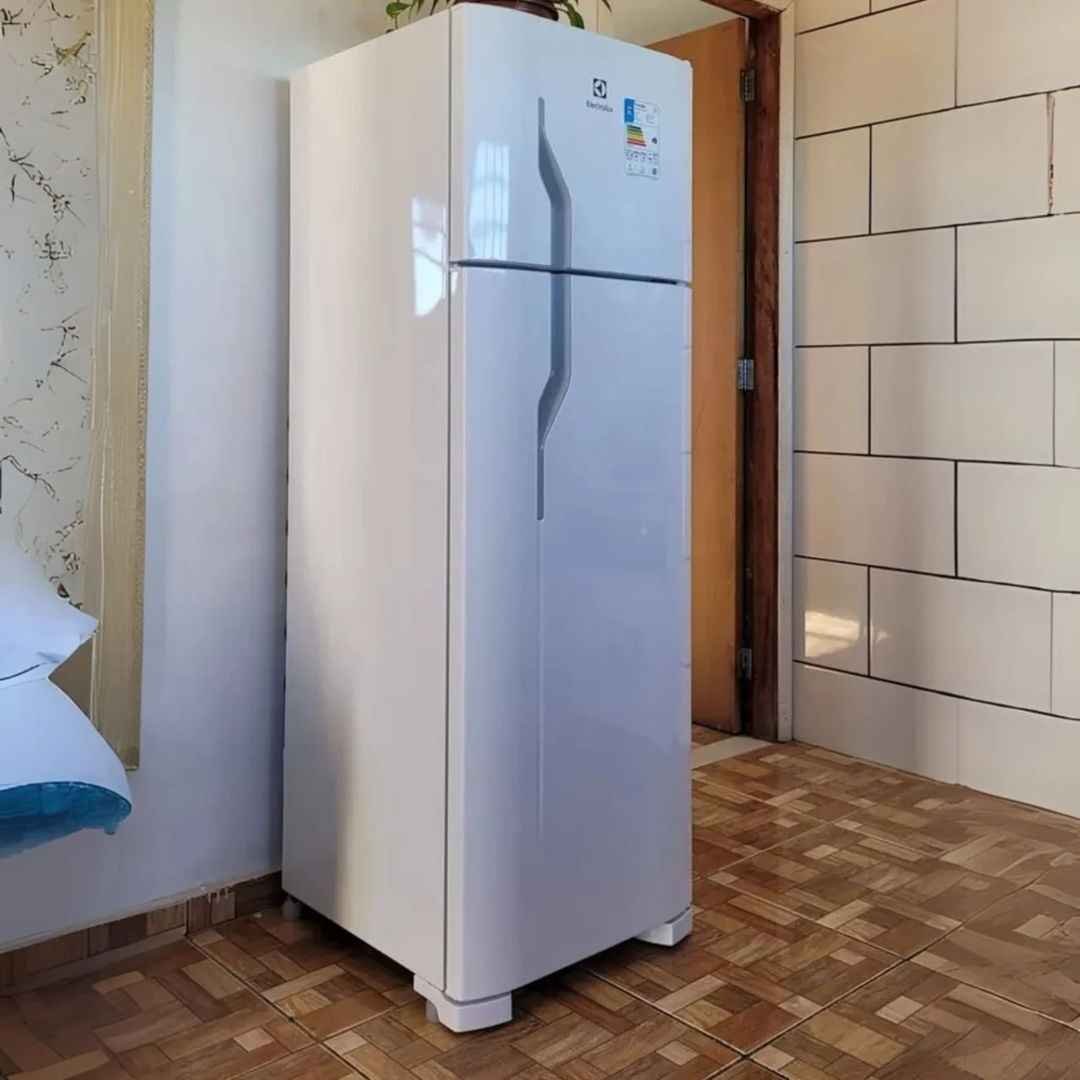 Geladeira Electrolux Cycle Defrost 260L Super Freezer Duplex Branca (DC35A) - 220 Volts