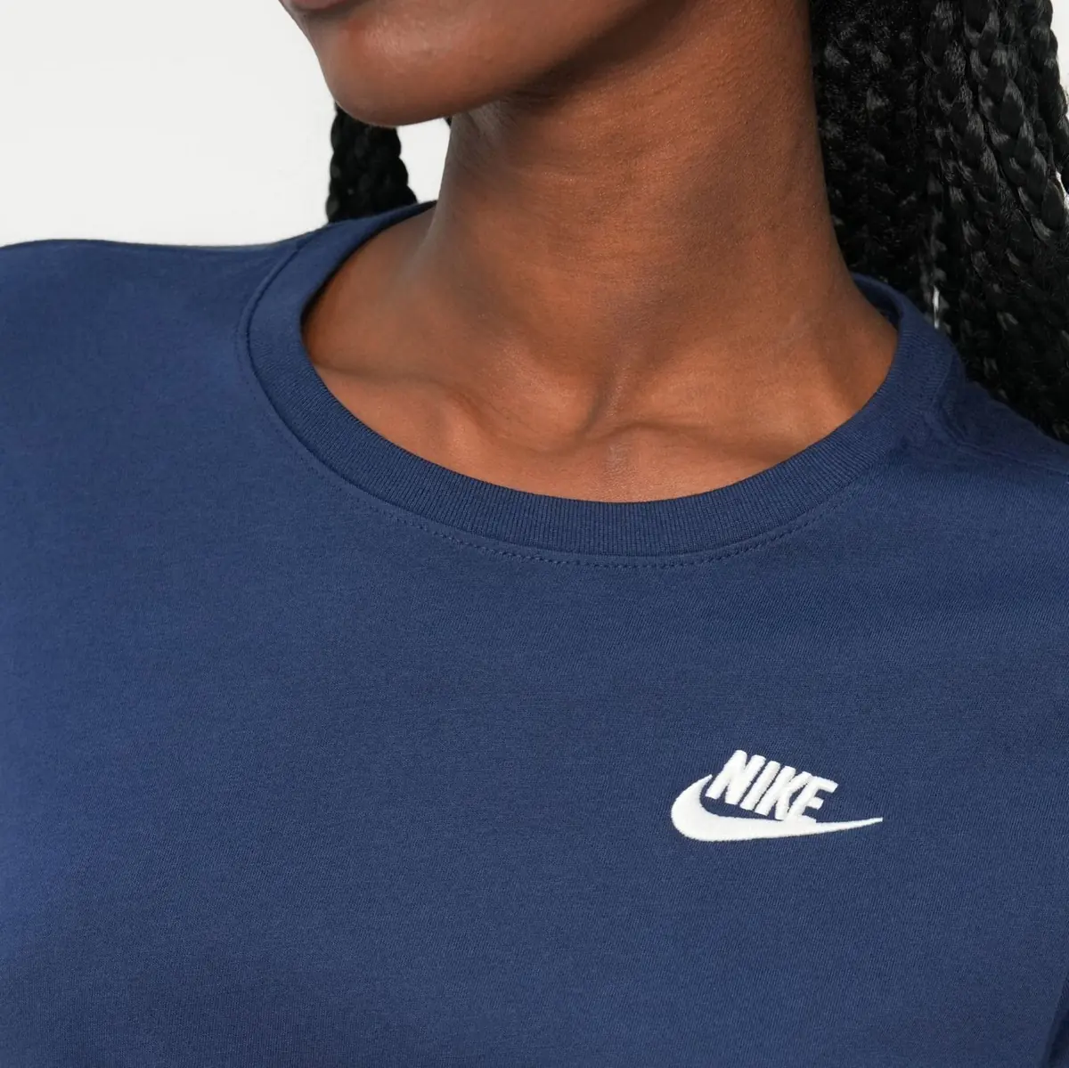 Camiseta Nike Sportswear Club Essentials Feminina