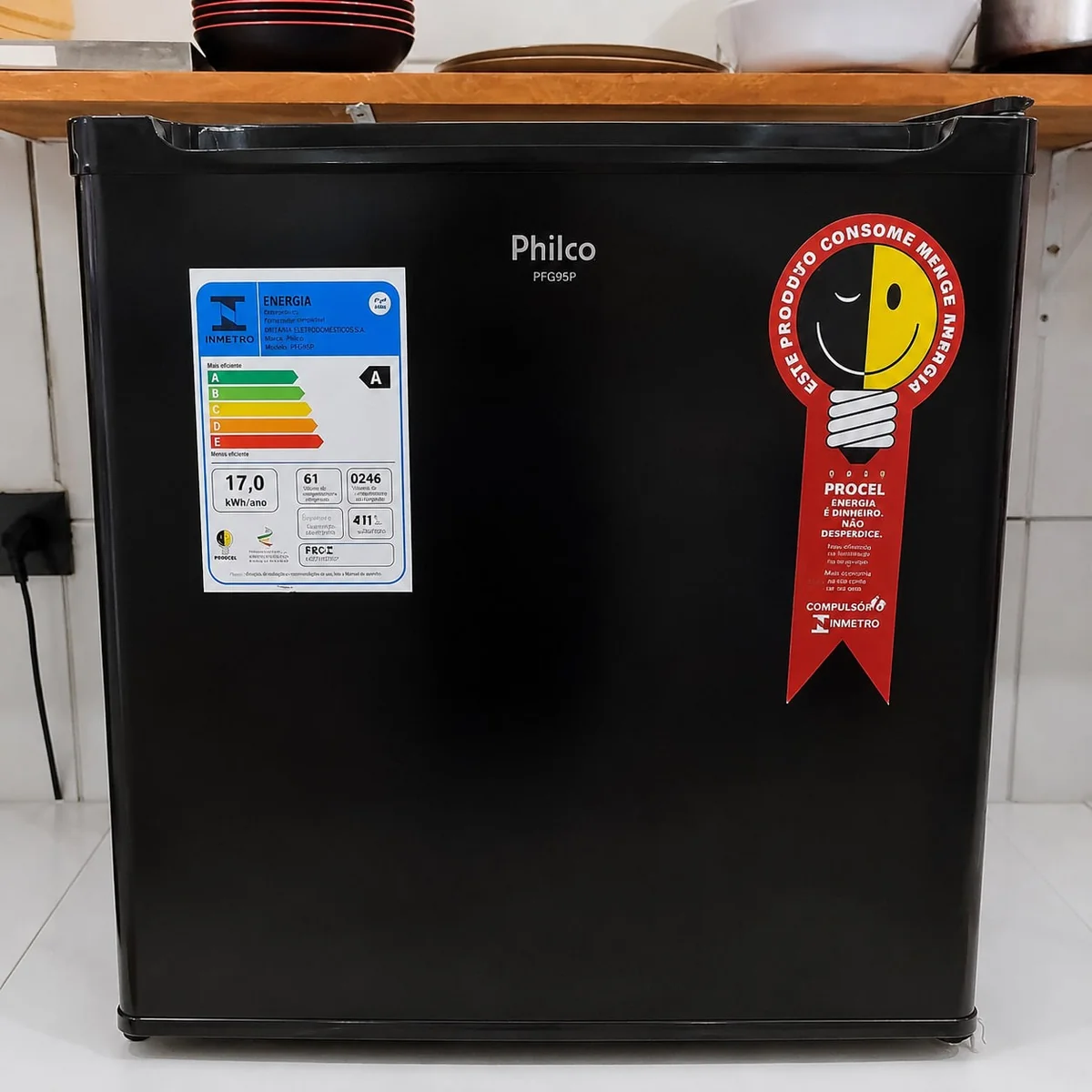 Frigobar Philco 68l Preto Compacto Com Compressor 5 Níveis Pfg85p 127v