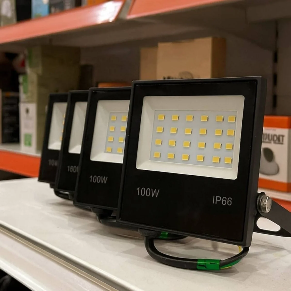 Kit com 4 Refletor Led 100w Holofote Bivolt Prova Dágua Frio