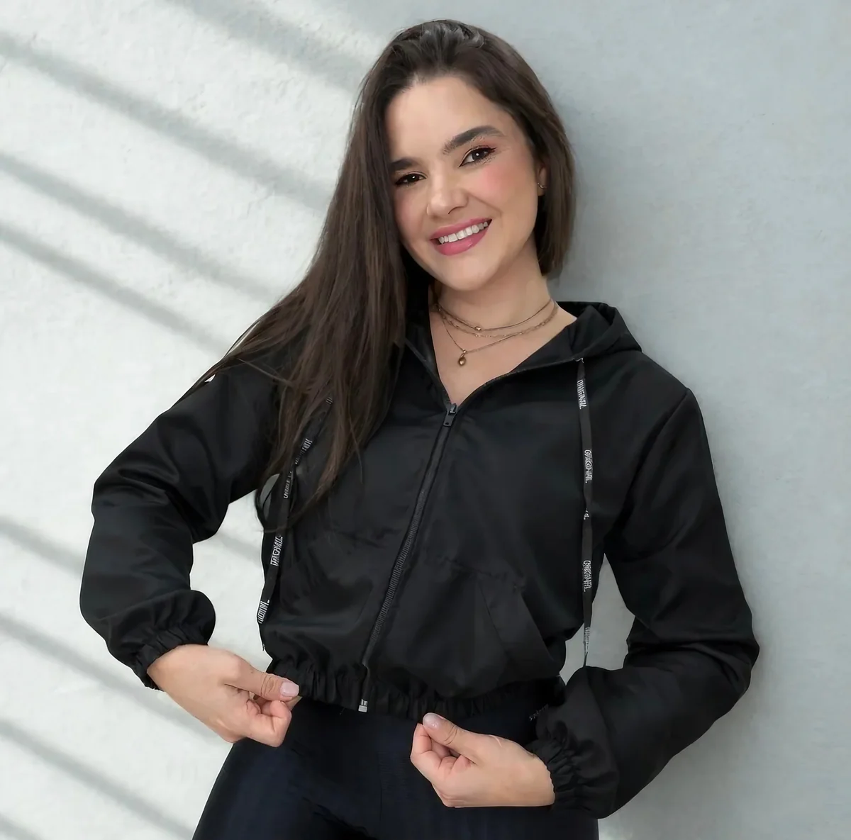 Jaqueta Corta Vento Resistente Capuz Bolso